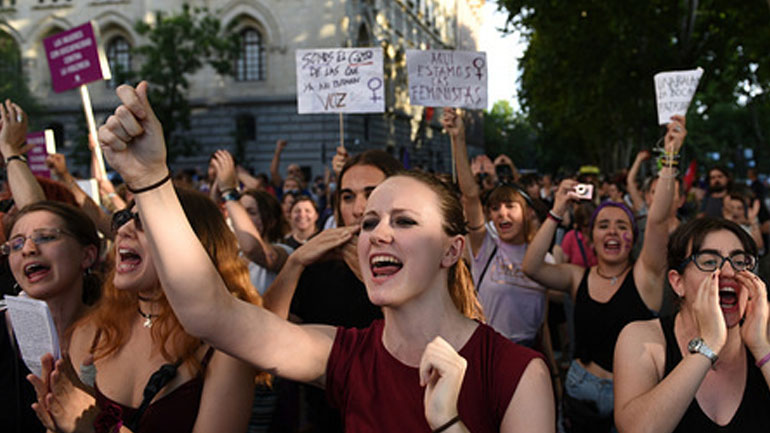 Ισπανία: Χιλιάδες διαδηλωτές κατήγγειλαν τις “άθλιες συνθήκες εργασίας” και τους χαμηλούς μισθούς