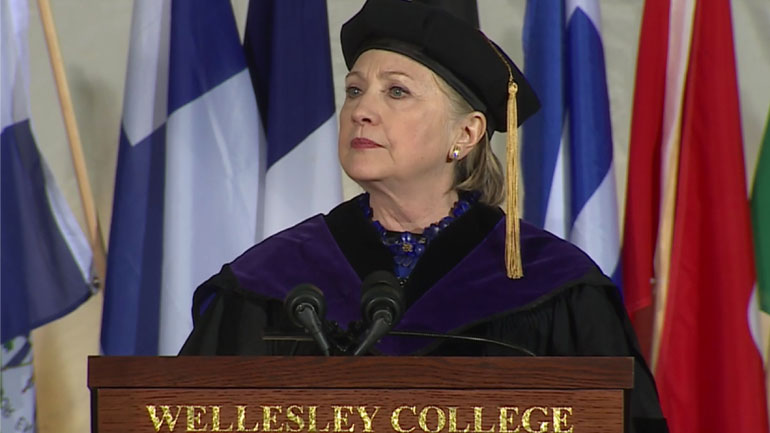 Η Χίλαρι Κλίντον συνέδεσε τον Τραμπ με τον Ρίτσαρντ Νίξον και την παραίτησή του