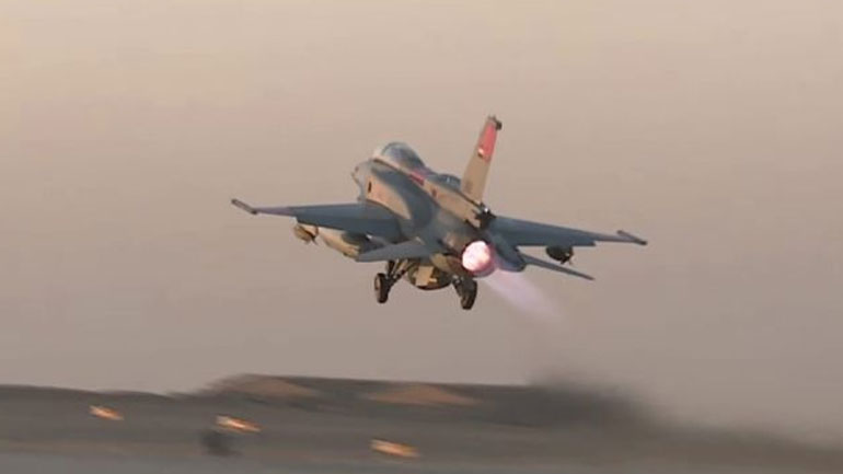 Δυνάμεις από την ανατολική Λιβύη συμμετείχαν στις αεροπορικές επιδρομές της Αιγύπτου στη Ντέρνα