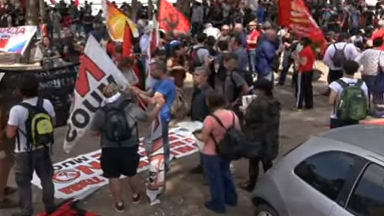 Συγκρούσεις της αστυνομίας με μειοψηφία διαδηλωτών στην πορεία των “αντί G7”