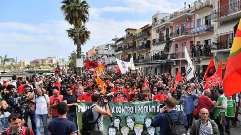 Διαδήλωση στο Τζιαρντίνι Νάξος κατά «των ισχυρών του κόσμου»