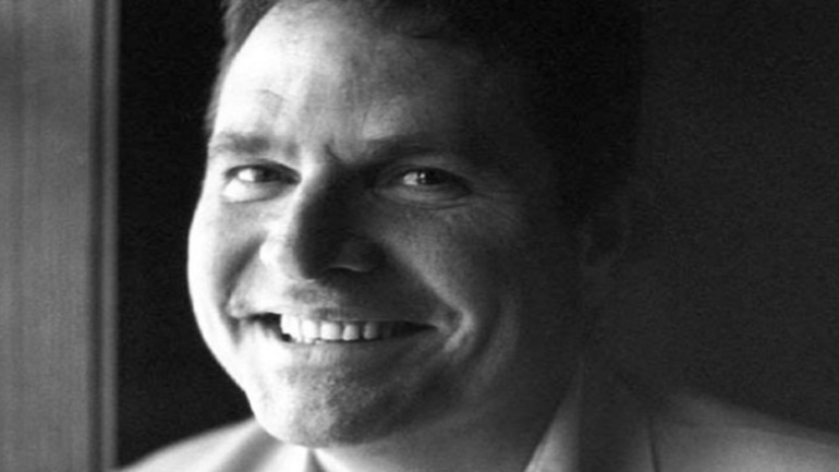 Έφυγε από τη ζωή ο συγγραφέας Ντένις Τζόνσον