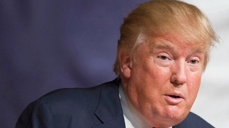Διαψεύδει τις διαρροές πληροφοριών από τον Λευκό Οίκο ο Τραμπ