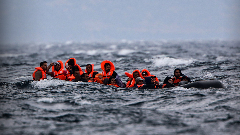 Έβαλαν τους πρόσφυγες να ζητούν άσυλο μέσω Skype