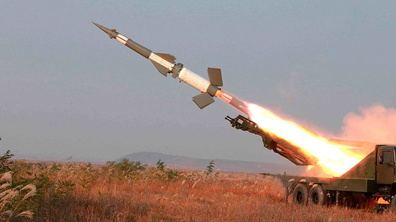 Σε ύψος 120 χιλιομέτρων έφτασε ο πύραυλος τύπου Scud που εκτόξευσε σήμερα η Βόρεια Κορέα