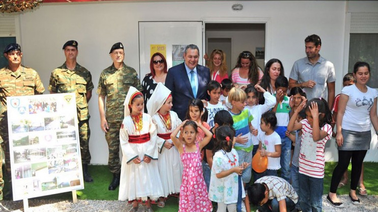 Ο Πάνος Καμμένος εγκαινίασε σχολείο σε χώρο φιλοξενίας μεταναστών στην Τήλο