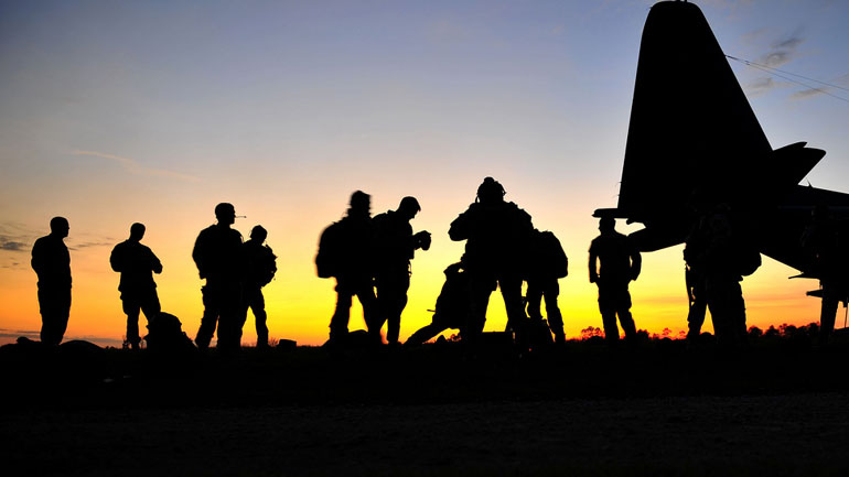 H Ουάσιγκτον ανακοίνωσε ότι ξεκίνησε ο εξοπλισμός των Κούρδων μαχητών της Συρίας