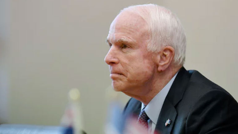 Τζον Μακέιν: Μεγαλύτερη απειλή από το Ισλαμικό Κράτος ο Πούτιν