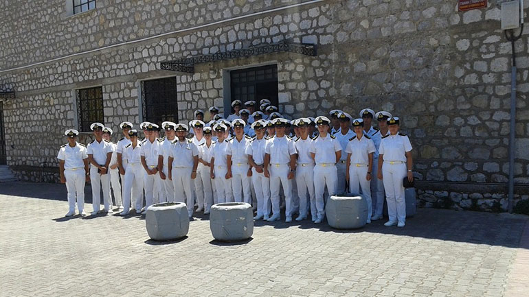 Το μαυσωλείο Διστόμου για τα θύματα των ναζί επισκέφθηκαν σπουδαστές της Σχολής Μονίμων Υπαξιωματικών του Ναυτικού