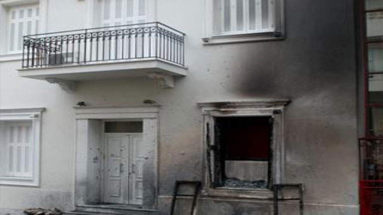 Ανάληψη ευθύνης για επίθεση σε αστυνομική δύναμη στην οικία Φλαμπουράρη – Την απέκρυψαν οι Αρχές