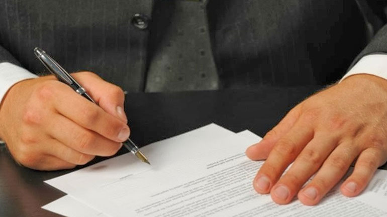 Συμβολαιογράφοι: Πλειστηριασμοί με ποσό κατάσχεσης από 300.000 ευρώ