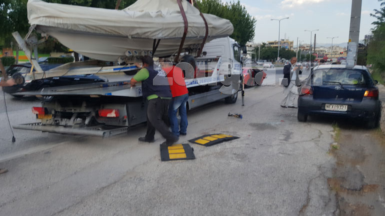Η βάρκα αποκολλήθηκε από το όχημα που τη μετέφερε και προσγειώθηκε στο όχημα