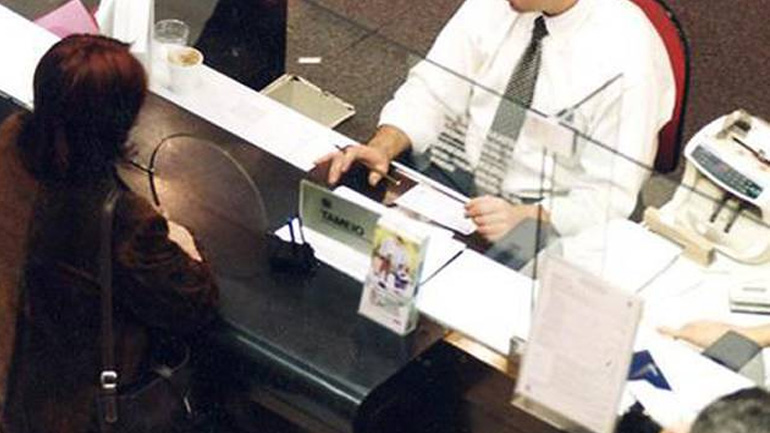 Μειώθηκε το 2016 ο αριθμός τραπεζικών καταστημάτων – τραπεζοϋπαλλήλων στην Ελλάδα