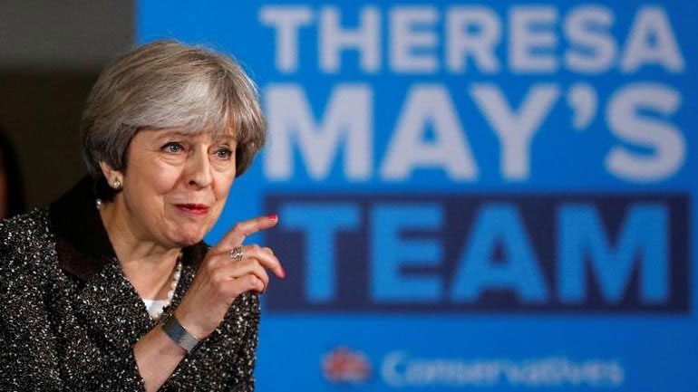 Βρετανία: Η Μέι μπορεί να χάσει την κοινοβουλευτική πλειοψηφία στις εκλογές, σύμφωνα με δημοσκόπηση