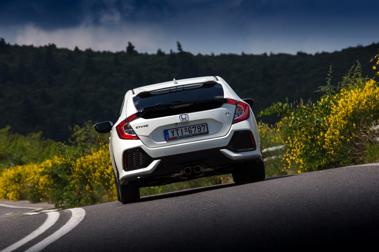 Αυτά τα οπίσθια θέλεις να τα βλέπεις...