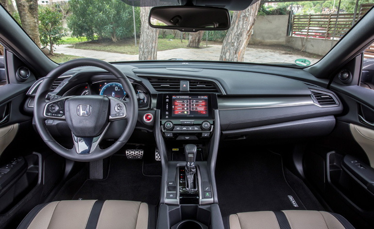 Το εσωτερικό του ιαπωνικού μοντέλου...