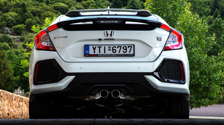 Η συγκεκριμένη φωτογραφία αντικατοπτρίζει την ριζοσπαστική σχεδίαση της 10ης γενιά του Honda Civic