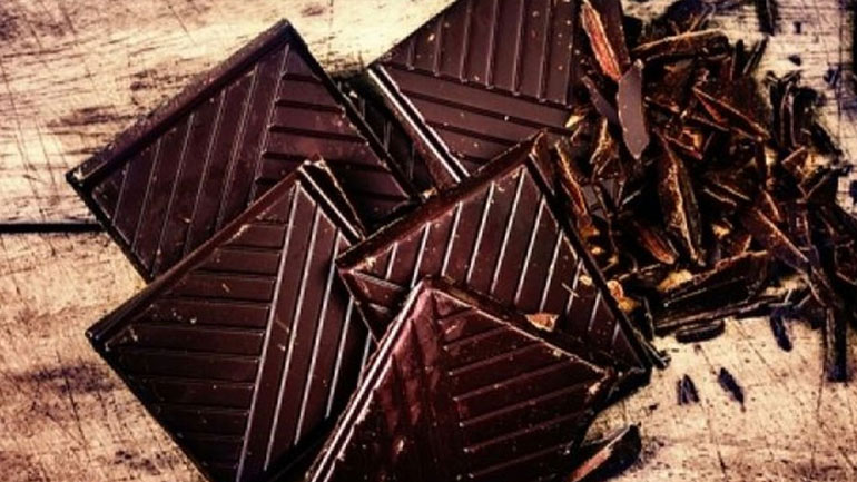 Γιατί πρέπει να βάλετε τη μαύρη σοκολάτα από σήμερα κιόλας στη ζωή σας