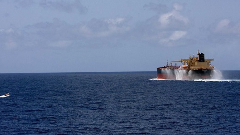 Πειρατές επιτέθηκαν σε δεξαμενόπλοιο στον Κόλπο του Ομάν