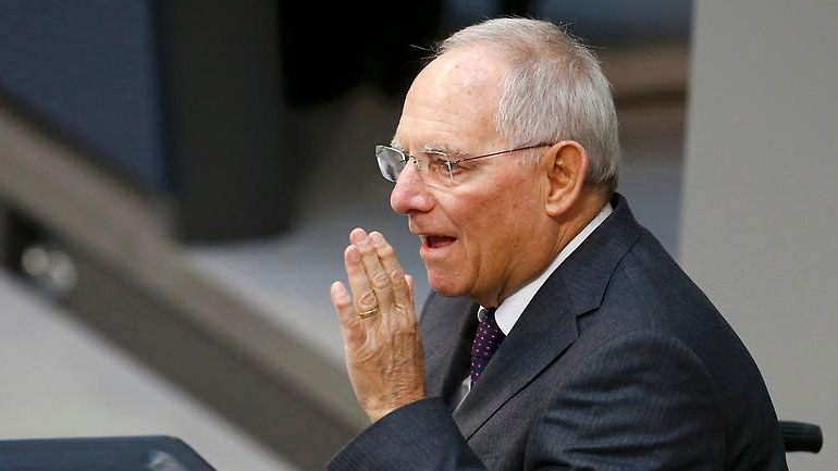 Die Welt: Ο Σόιμπλε βρίσκεται σε δύσκολη θέση