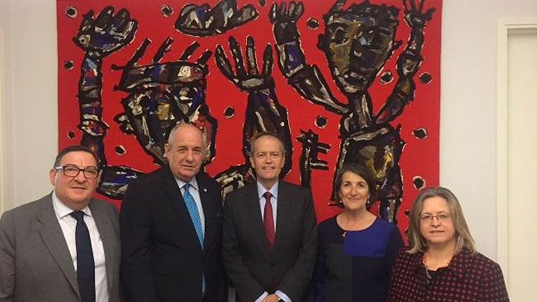 Περιοδεία Τέρενς Κουίκ στη Μελβούρνη: Δέσμευση για τον εορτασμό της Παγκόσμιας Ημέρας Ελληνικής Γλώσσας