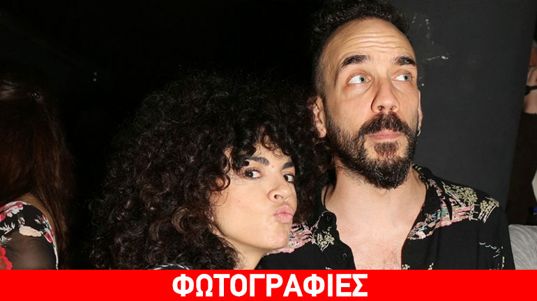 Η Μαρία Σολωμού με μίνι φόρεμα σε συναυλία του Πάνου Μουζουράκη