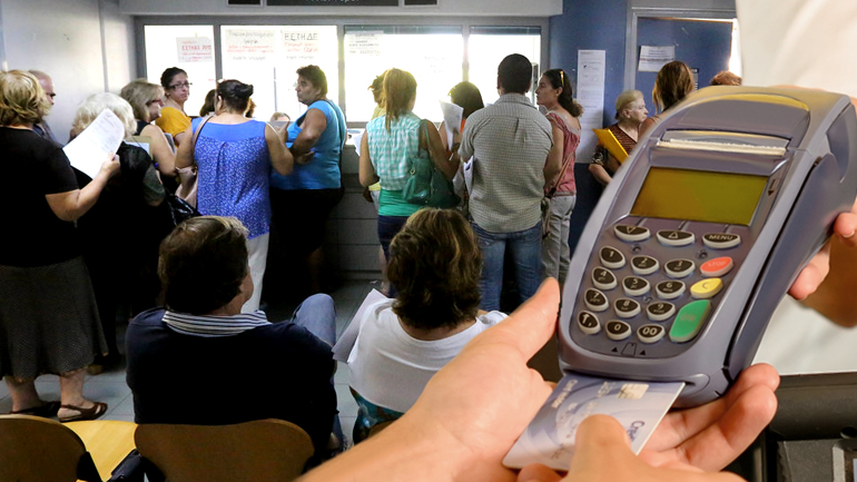 Εμφύλιος καταναλωτών και επαγγελματιών για τα POS