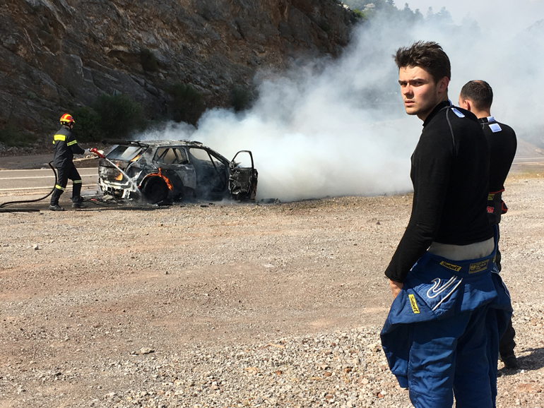 To Skoda Fabia R5 του Nikolay Gryazin πήρε φωτιά σε απλή διαδρομή. Μέχρι εκείνη την ώρα ο Ρώσος βρισκόταν στην 1η θέση!