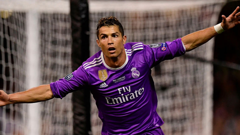 O Ρονάλντο πανηγυρίζει το δεύτερο γκολ του που έβαλε υποθήκη νίκης στον τελικό για τη Ρεάλ