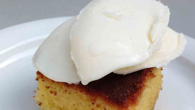 Ένα ελαφρύ επιδόρπιο: Ραβανί με γιαούρτι