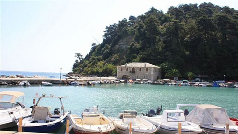 Πυρκαγιά σε σκάφος στο λιμάνι της Θάσου