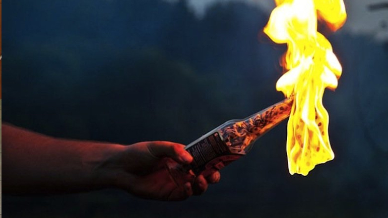 Ο ΣΥΡΙΖΑ Θεσσαλονίκης καταδικάζει τις μολότοφ στα γραφεία του