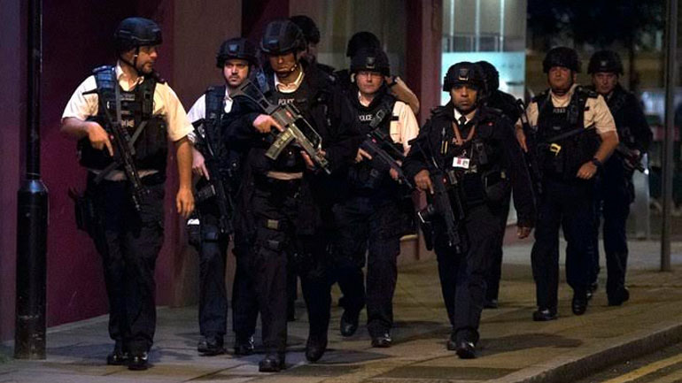 Επίθεση στο Λονδίνο: Οι αστυνομικοί «γάζωσαν» τους δράστες – Τουλάχιστον 50 πυροβολισμοί