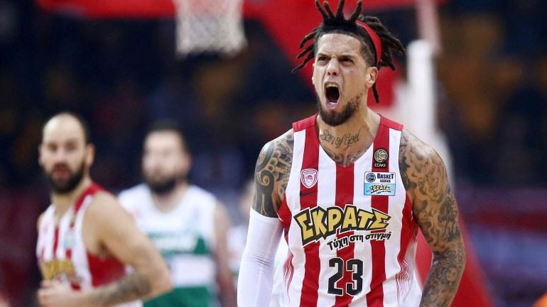 Ο Χάκετ τραγούδησε υβριστικό σύνθημα για τον Παναθηναϊκό