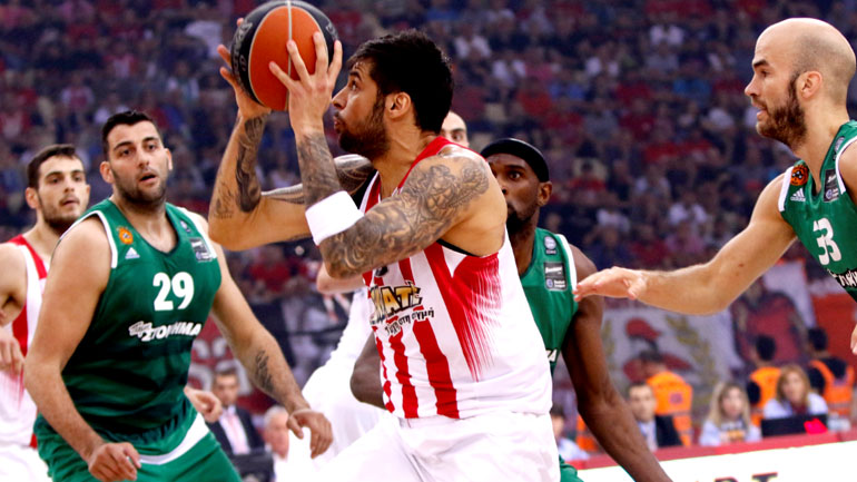 O Πρίντεζης προσπαθεί να σκοράρει