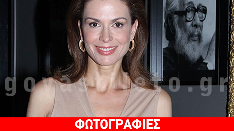 Η chic εμφάνιση της Τζίνας Αλιμόνου στο θέατρο