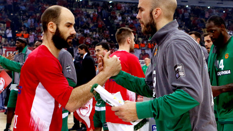 Σπανούλης και Καλάθης ανταλλάσουν λάβαρα 