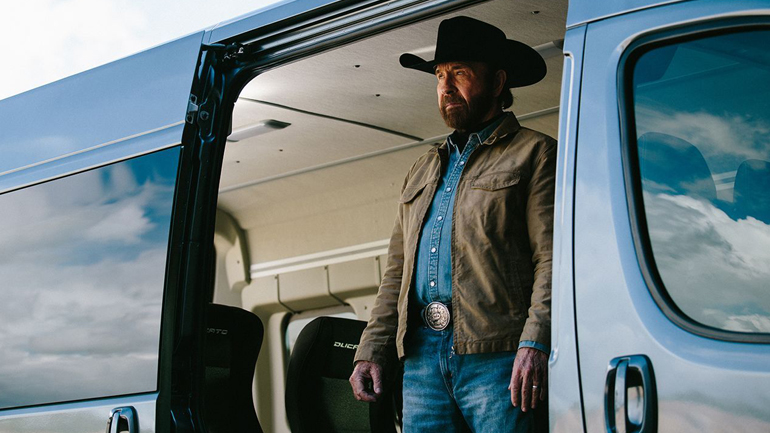 O Τσακ Νόρις κινείται μόνο με Fiat