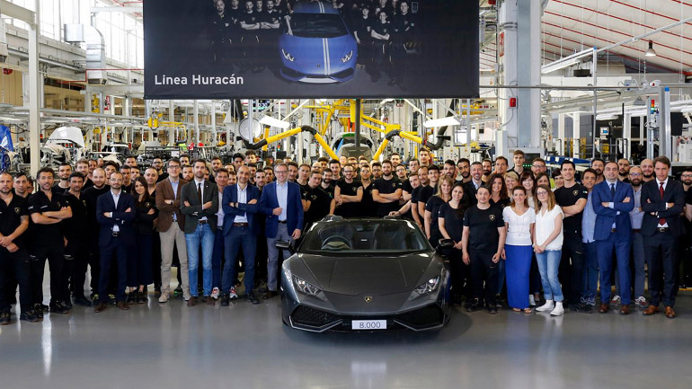 Γιορτάζουν στη Lamborghini