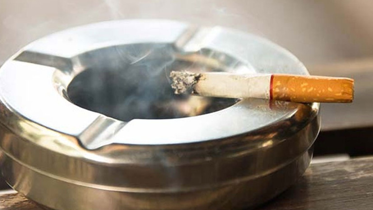 Tips για να διώξετε τη μυρωδιά του τσιγάρου από το σπίτι σας