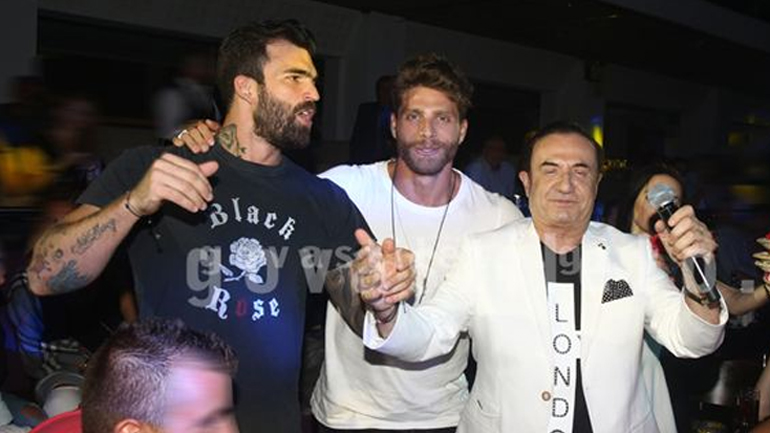 Το ξέφρενο γλέντι του Γιώργου Μανίκα και του Δημήτρη Αλεξάνδρου στα μπουζούκια