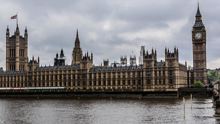 Στις κάλπες 47 εκατ. Βρετανοί