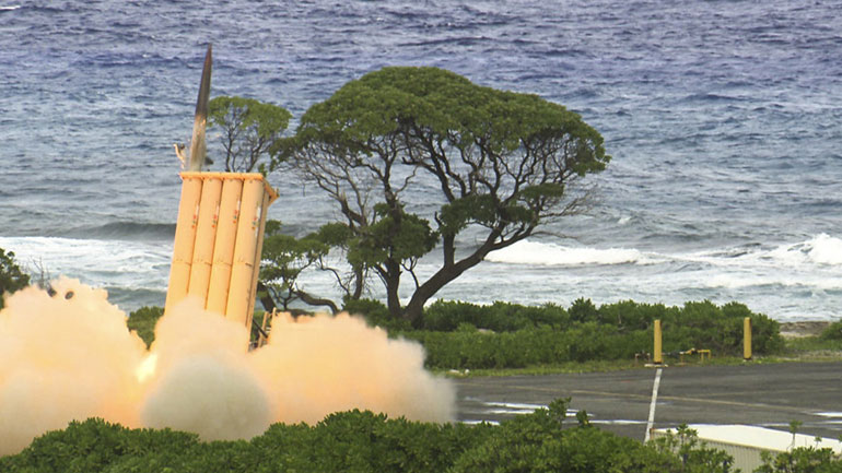 H Νότια Κορέα εκτιμά ότι η Πιονγιάνγκ επιδιώκει να έχει την πρωτοβουλία των κινήσεων με τη νέα εκτόξευση πολλαπλών πυραύλων