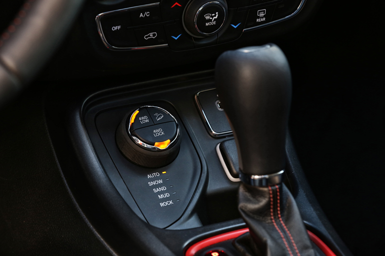 Ανάλογα με το έδαφος που κινείσαι ρυθμίζεις και τον συγκεκριμένο περιστροφικό διακόπτη...