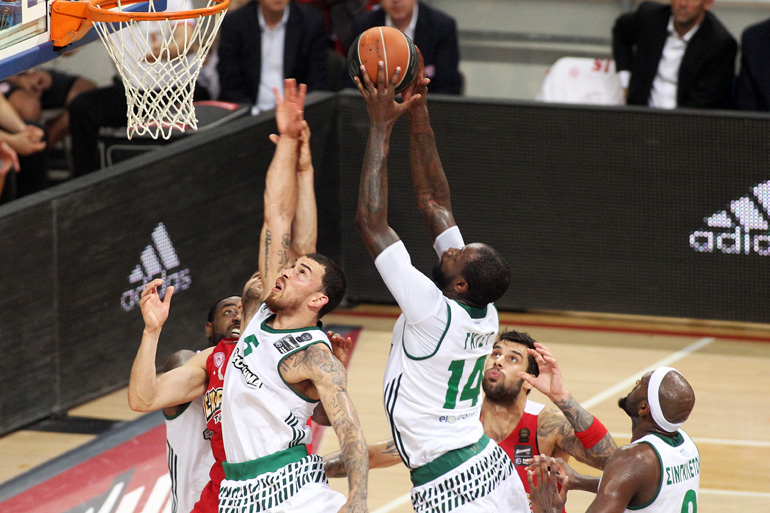 Ο Γκιστ σκοράρει για τον Παναθηναϊκό