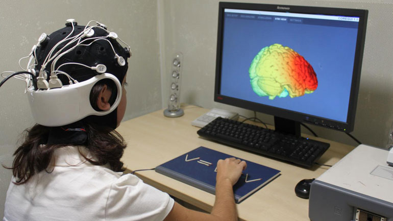 Ηλεκτρικό «καπέλο» διεγείρει τον εγκέφαλο και βελτιώνει τη δημιουργικότητα