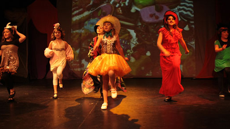 Παραστάσεις των θεατρικών εργαστηρίων του θεάτρου Σοφούλη