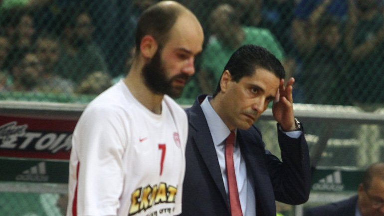 Έξαλλος ο Σφαιρόπουλος στα αποδυτήρια του ΟΑΚΑ