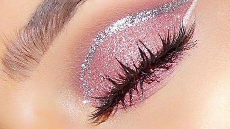 Η beauty editor σου δείχνει πώς να αντικαταστήσεις το μαύρο μολύβι ματιών σου με χρώμα!