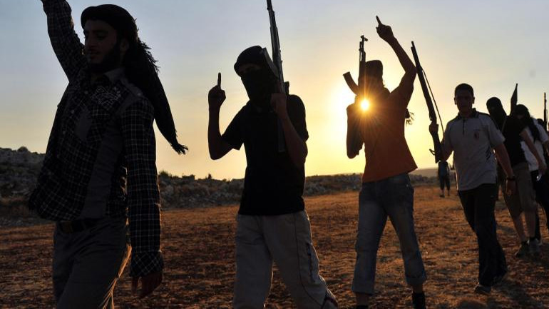 Ο Βρετανός συγγραφέας Ρούσντι καταγγέλλει την «ανόητη τύφλωση» της Δύσης απέναντι στο Ισλαμικό Κράτος